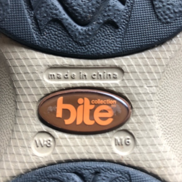 Crocs Sz 8 “Bite Collection” Good condition Mens size 6 - Picture 4 of 8